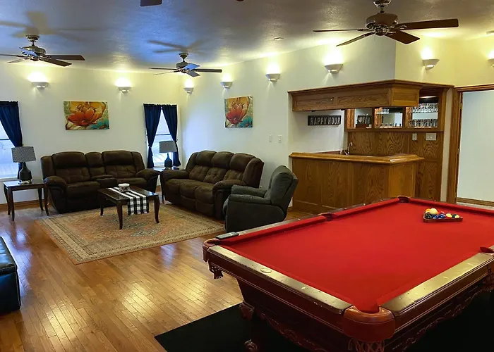 Airplane Hangar Loft - Coolest In Worth Holiday home