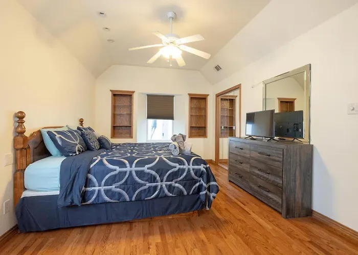 Airplane Hangar Loft - Coolest In Worth Holiday home Fort Worth