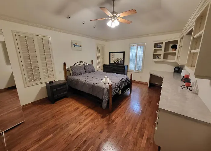 Airplane Hangar Loft - Coolest In Worth Fort Worth