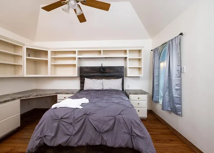 Airplane Hangar Loft - Coolest In Worth * Fort Worth