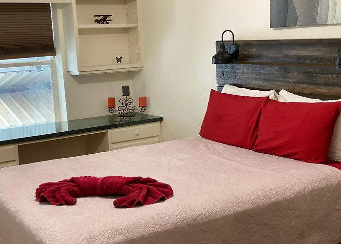 Airplane Hangar Loft - Coolest In Worth Holiday home